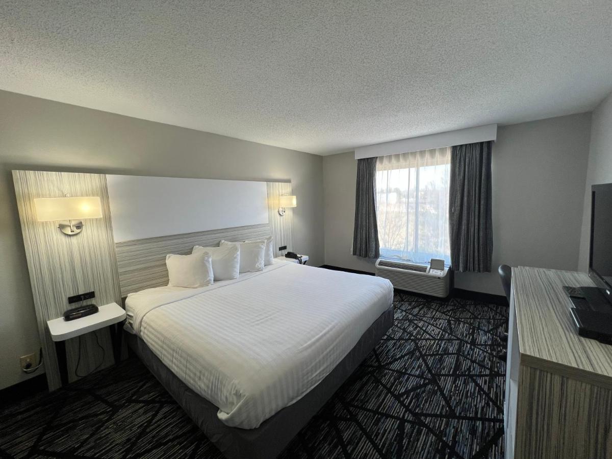 Baymont By Wyndham Peoria Hotel Exterior foto